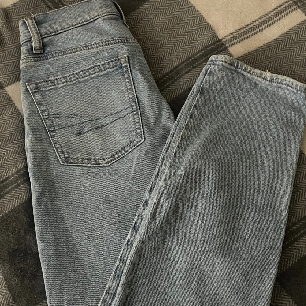 American Eagle Outfitters Women's Straight Leg Jeans in Light Blue - Picture 5 of 5